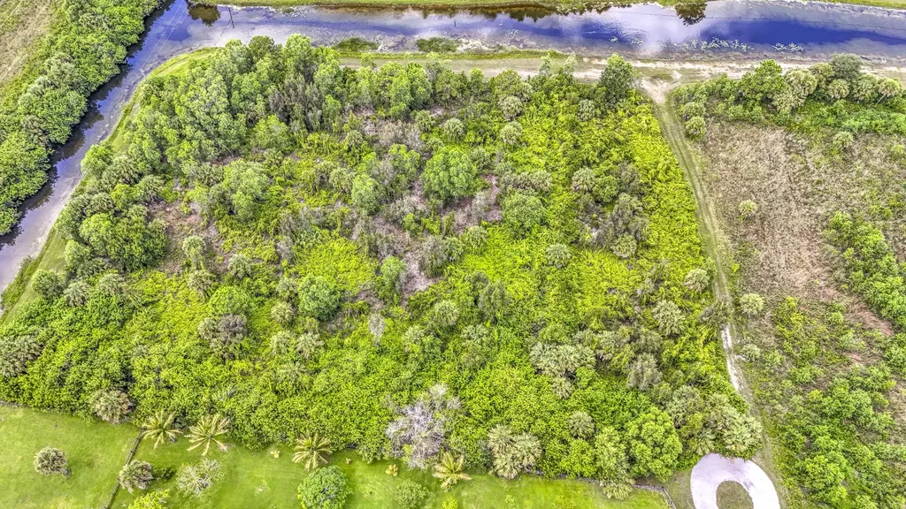 Xxx Bob Cat Lane Loxahatchee FL 33470