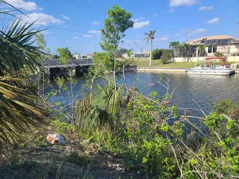 725 NW 8th Terrace Cape Coral FL 33993