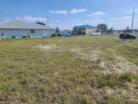 725 NW 8th Terrace Cape Coral FL 33993