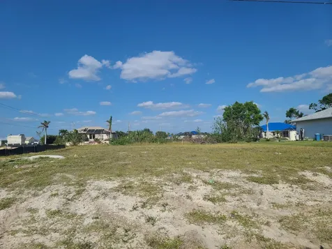 725 NW 8th Terrace Cape Coral FL 33993