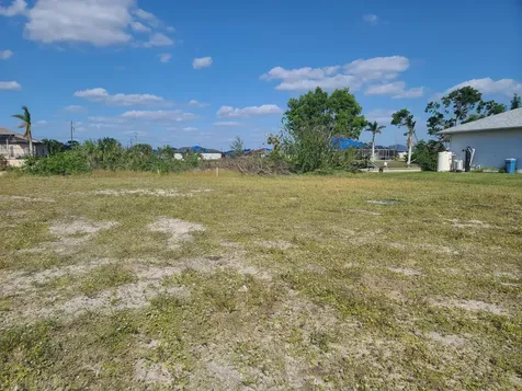 725 NW 8th Terrace Cape Coral FL 33993