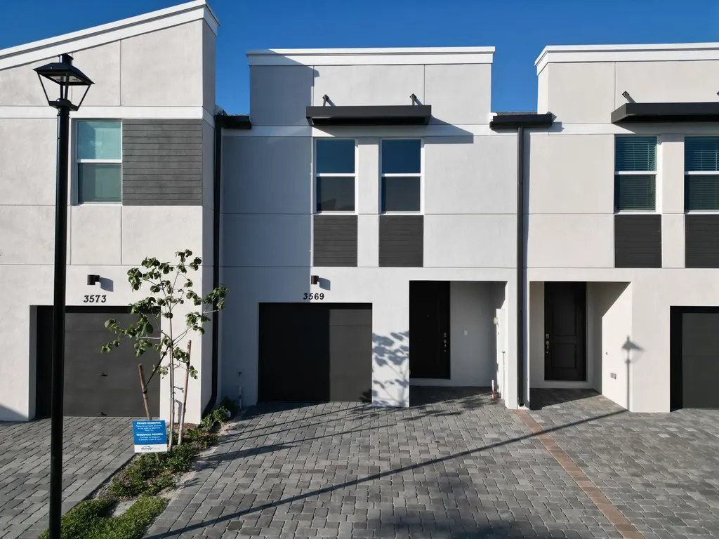 3569 San Bernardino Way Palm Springs FL 33461