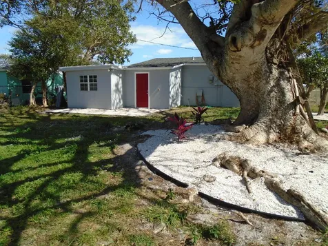 2405 3rd Avenue Avenue Vero Beach FL 32962