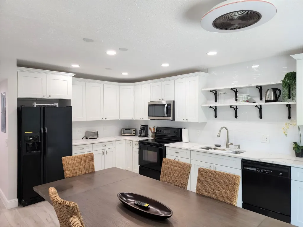 572 SE 20th Avenue Deerfield Beach FL 33441