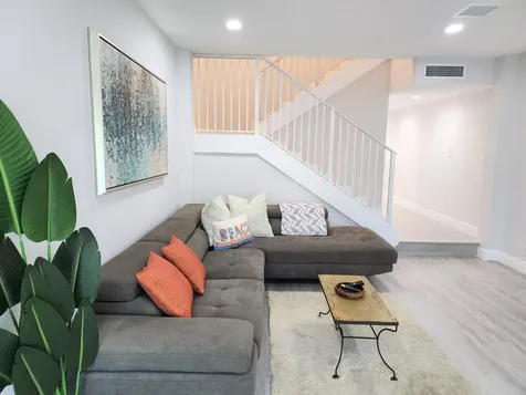 572 SE 20th Avenue Deerfield Beach FL 33441