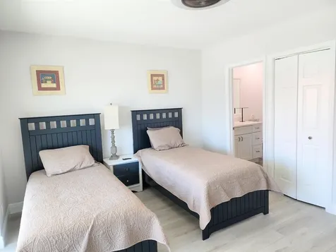 572 SE 20th Avenue Deerfield Beach FL 33441