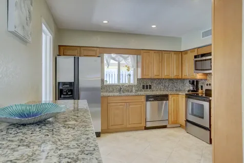 808 SE 13 Court Deerfield Beach FL 33441