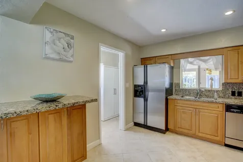808 SE 13 Court Deerfield Beach FL 33441