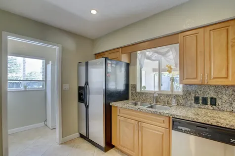 808 SE 13 Court Deerfield Beach FL 33441