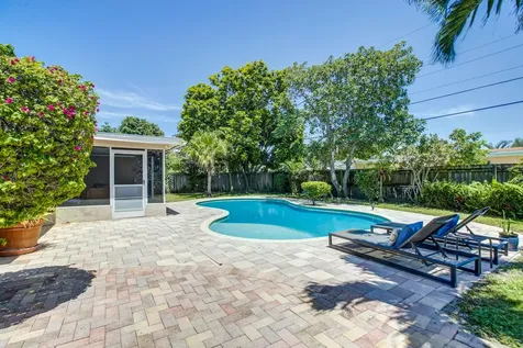808 SE 13 Court Deerfield Beach FL 33441