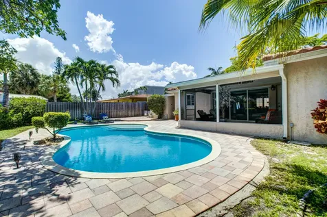 808 SE 13 Court Deerfield Beach FL 33441