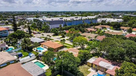 808 SE 13 Court Deerfield Beach FL 33441