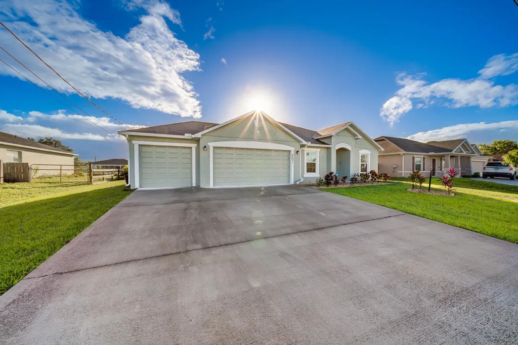 4631 SW Athena Drive Port Saint Lucie FL 34953