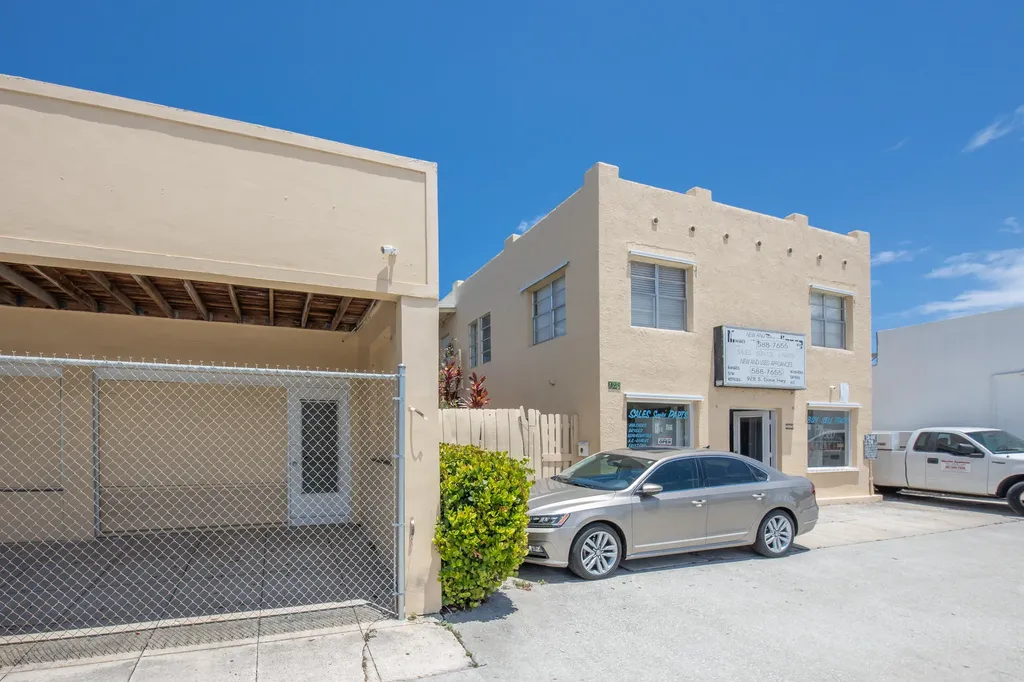 922/928 S Dixie Highway Lake Worth Beach FL 33460