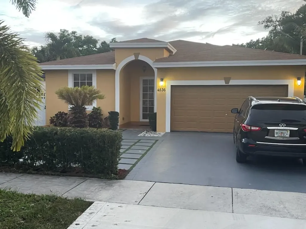 4536 Sw 25 Street West Park FL 33023