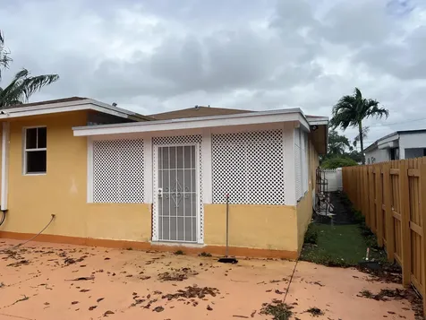4536 Sw 25 Street West Park FL 33023