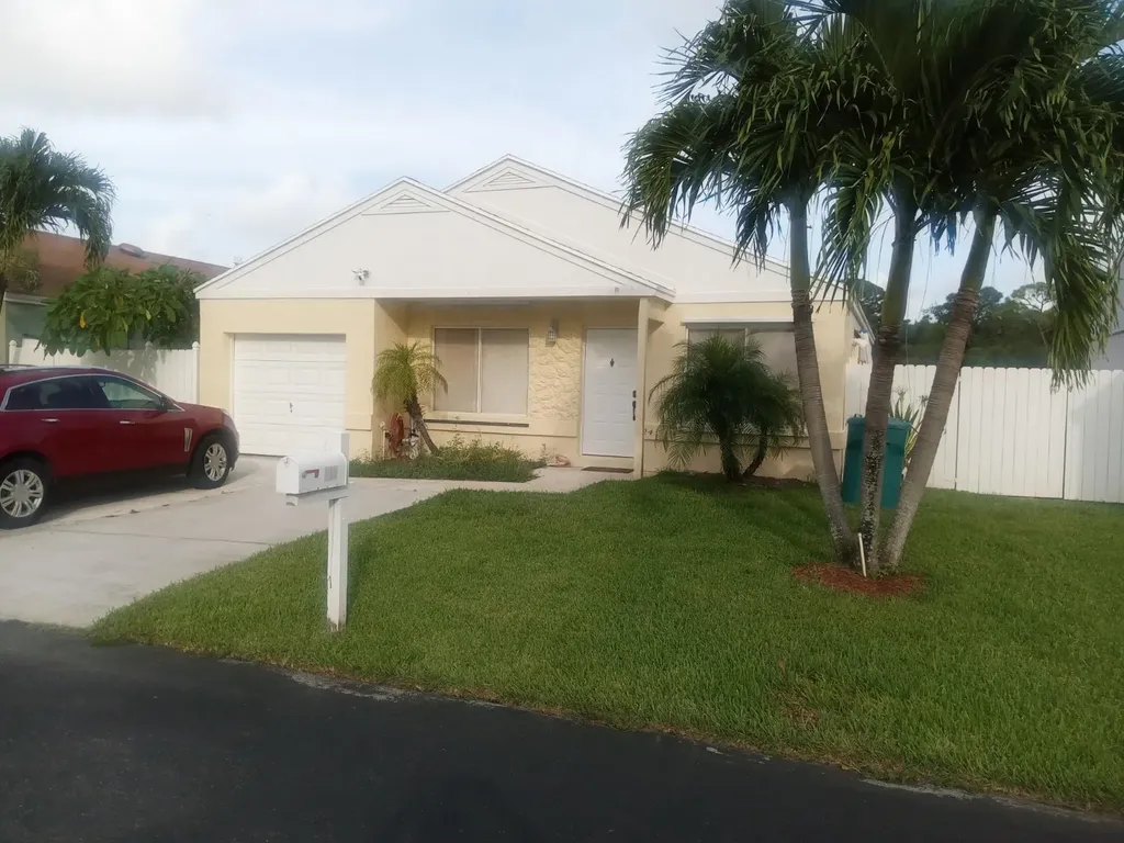 24 Hastings Lane Boynton Beach FL 33426