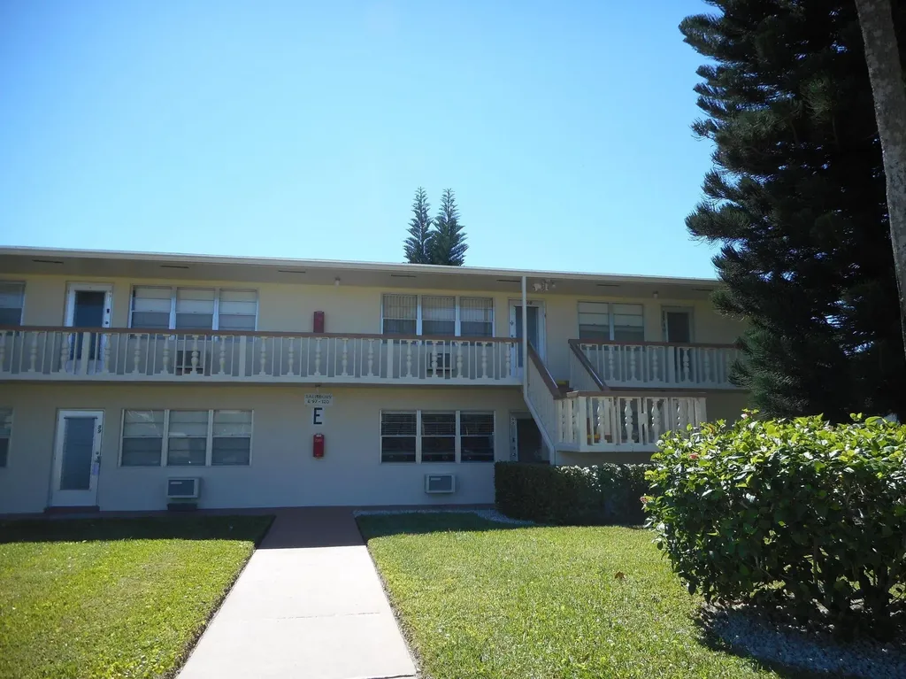 110 Salisbury E West Palm Beach FL 33417