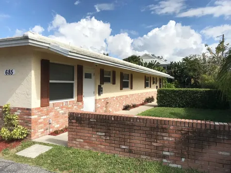 685 Glouchester Street Boca Raton FL 33487