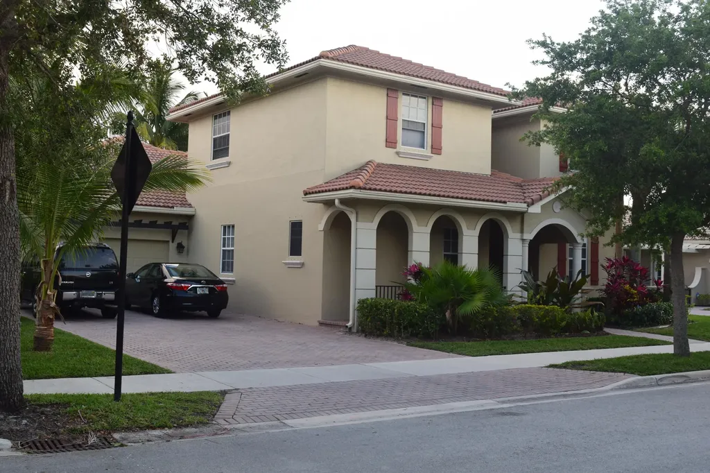 132 N Via Isabela Jupiter FL 33458