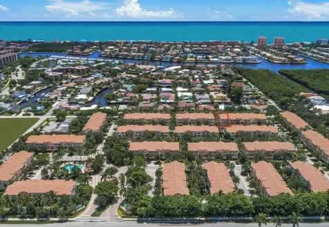 5560 Ne Trieste Way Boca Raton FL 33487