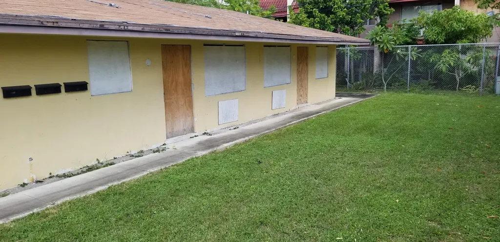 5641 Nw 15th Street Lauderhill FL 33313