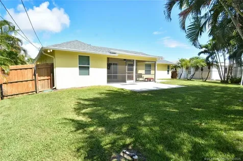 362 SW De Gouvea Terrace Port St Lucie FL 34984