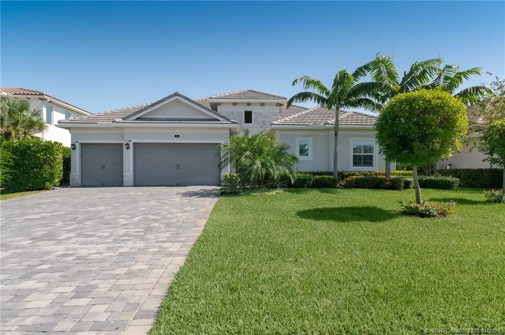 2505 NE Evinrude Circle Jensen Beach FL 34957