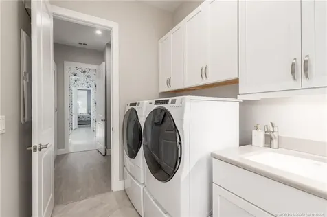 2505 NE Evinrude Circle Jensen Beach FL 34957