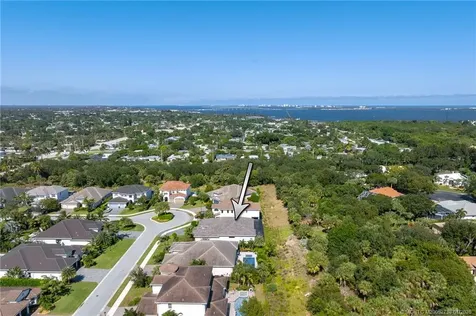 2505 NE Evinrude Circle Jensen Beach FL 34957