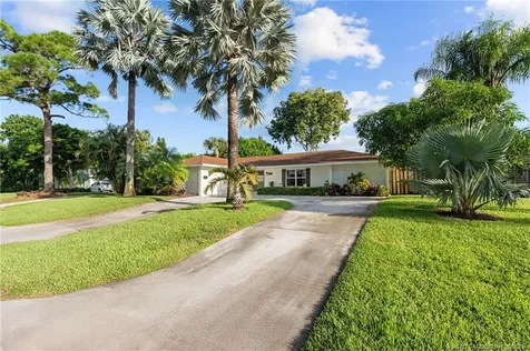 4249 Heather Circle E Palm Beach Gardens FL 33410