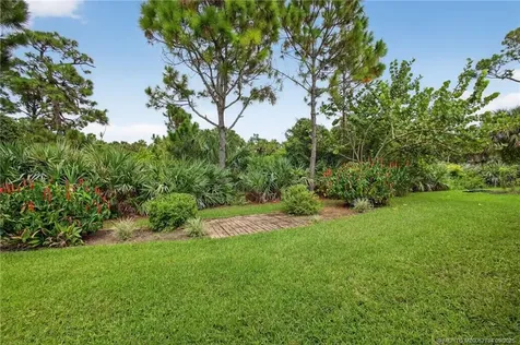 548 NE Canoe Park Circle Port St Lucie FL 34983