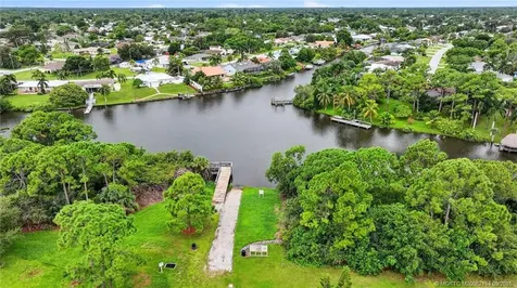548 NE Canoe Park Circle Port St Lucie FL 34983