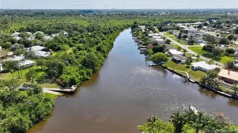 548 NE Canoe Park Circle Port St Lucie FL 34983