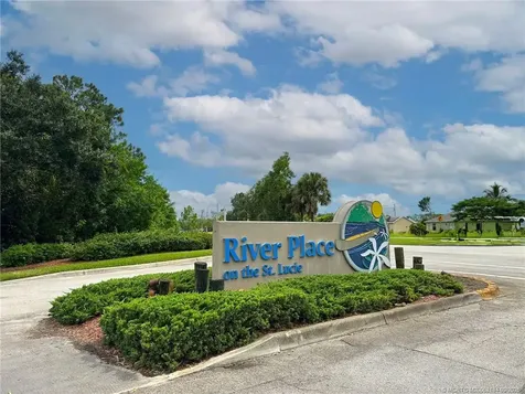 548 NE Canoe Park Circle Port St Lucie FL 34983