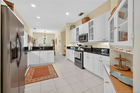 548 NE Canoe Park Circle Port St Lucie FL 34983