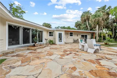 1001 S 11th Street Fort Pierce FL 34950