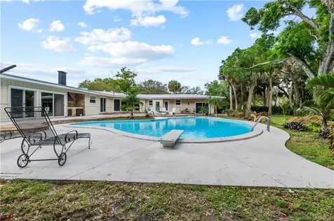 1001 S 11th Street Fort Pierce FL 34950