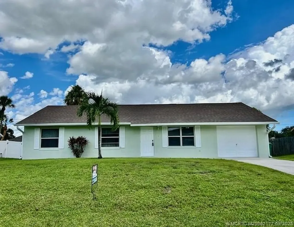 1219 SW Bellevue Avenue Port St Lucie FL 34953