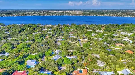 4 N Via Lucindia Drive Sewalls Point FL 34996