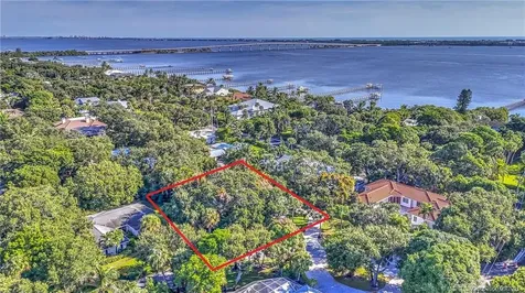 4 N Via Lucindia Drive Sewalls Point FL 34996