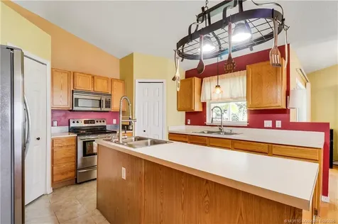 432 NW Raymond Lane Port St Lucie FL 34983