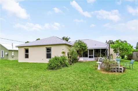 432 NW Raymond Lane Port St Lucie FL 34983