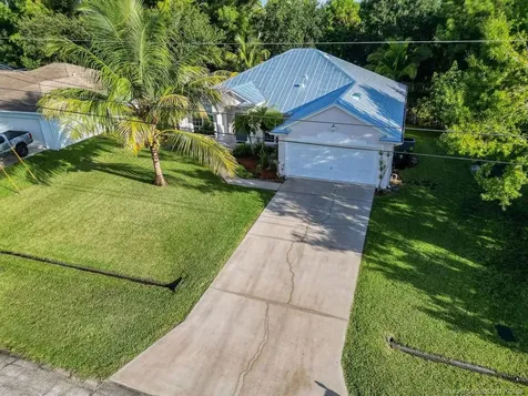 3209 SE Quay Street Port St Lucie FL 34984