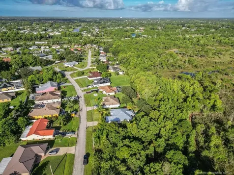 3209 SE Quay Street Port St Lucie FL 34984