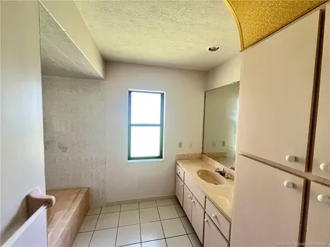 1025 SE 10th Street Stuart FL 34996