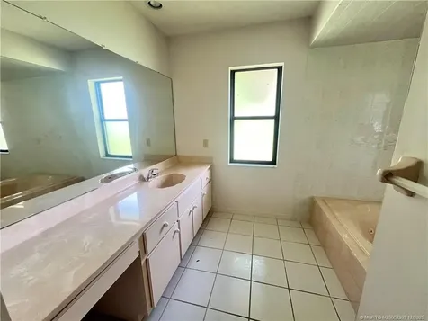 1025 SE 10th Street Stuart FL 34996