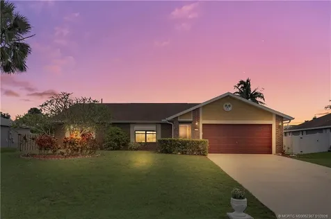 2621 SW Cadet Circle Port St Lucie FL 34953