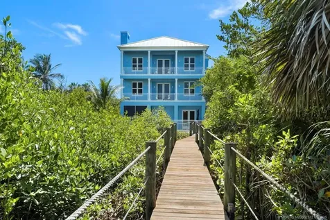 1334 SE Macarthur Boulevard Stuart FL 34996