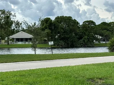 7461 SE Autumn Lane Hobe Sound FL 33455